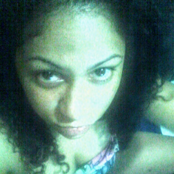 Meet your Posher, Hilary - Picture 2 of 2